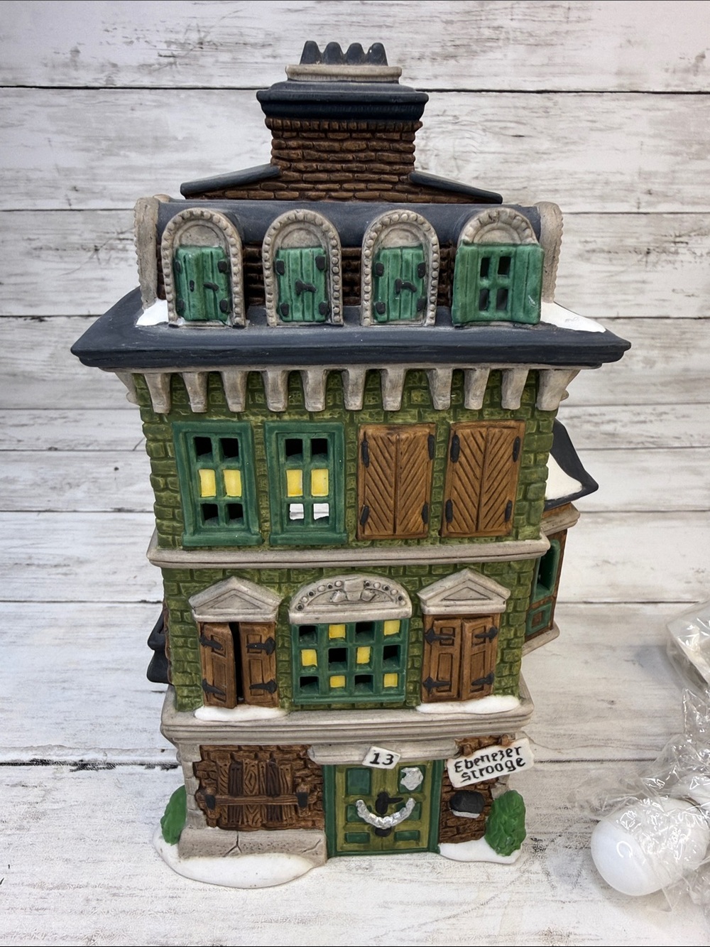Dept 56 The Flat of Ebneezer Scrooge Dickens Christmas village house